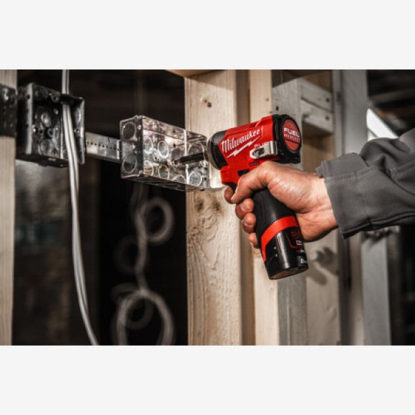 Шурупокрут акумуляторний безщітковий Milwaukee M12 FID2-202X (4933479877)